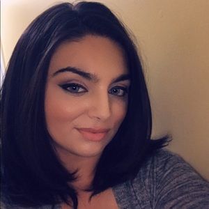 Meet your Posher, Cassandra